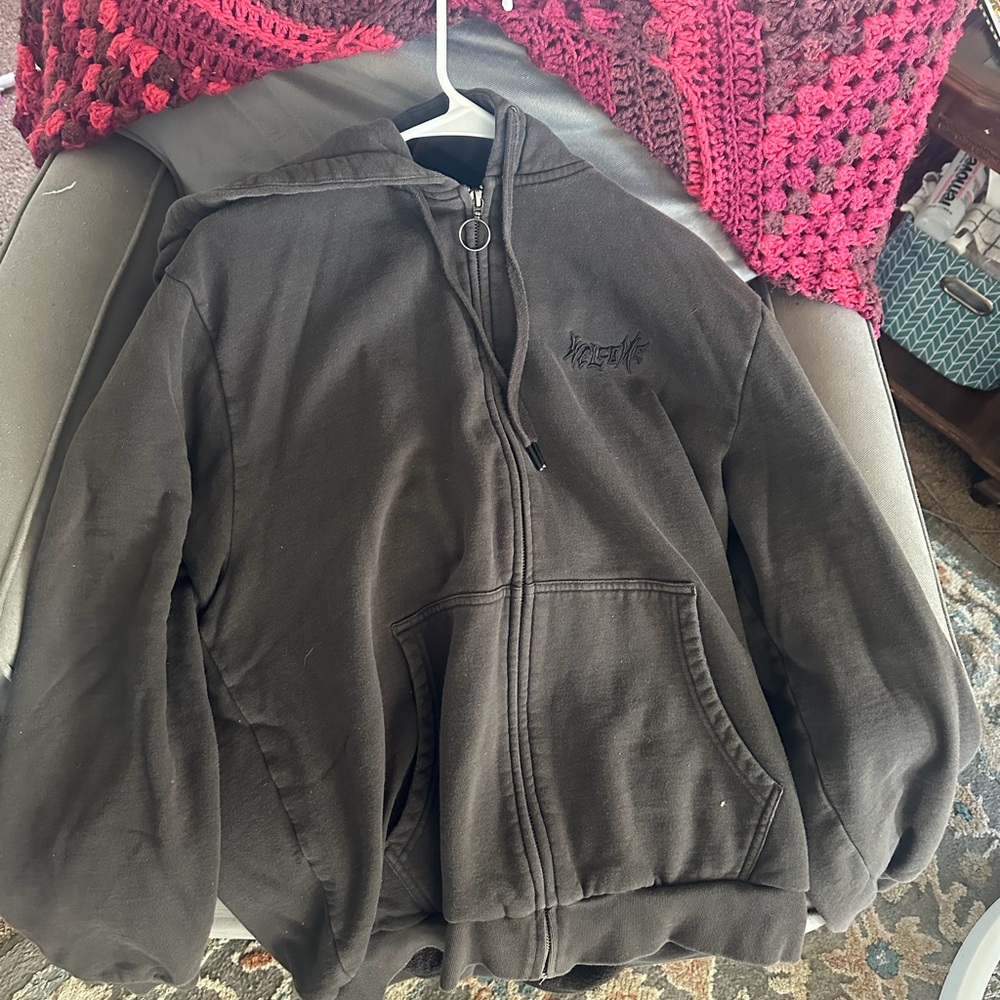 Men's Dark Gray Full-Zip Hooded Sweatshirt with Subtle Chest Script